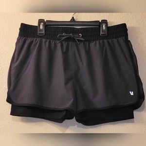 Vuori Women Breeze Performance Shorts Size Medium